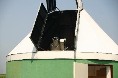 Kuppel mit Teleskopen